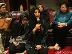 Rini S Bono Hadir di Tahlilan Faldy Albar, Siwon Suju Jogging di Jakarta