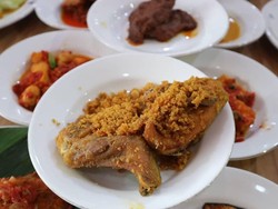 Raos Pisan! Ayam Goreng Khas Sunda Ada di 5 Tempat Ini