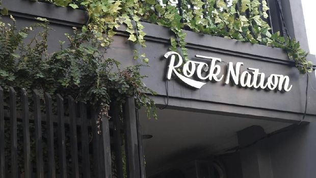 Eks Karyawan BUMN Banting Setir Jual Kaos Musik Beromzet Miliaran