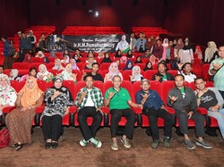 Kenalkan Sejarah Islam, Rommy Nobar Sultan Agung Bareng Anak SMA