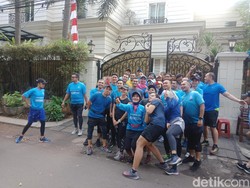 Diiringi Lagu Via Vallen, Sandi Lari Bareng dari Rumahnya