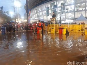 Jelang Closing Ceremony Asian Games, Pintu Masuk GBK Tergenang Jelang Closing Ceremony Asian Games, Pintu Masuk GBK Tergenang