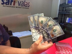 Banyak Turis Tukar Dolar AS ke Rupiah untuk Nonton Asian Games