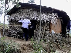 Kisah Keluarga Dasirin yang Sempat Tinggal di Kandang Kerbau