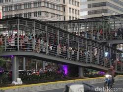 Hujan Lagi, Penonton Penutupan Asian Games Berteduh di JPO