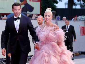 Lady Gaga-Bradley Cooper Bakal Ulang Kemesraan Star is Born di Oscar