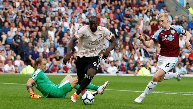 Romelu Lukaku mencetak dua gol untuk Manchester United ketika bertamu ke markas Burnley, Minggu (2/9).