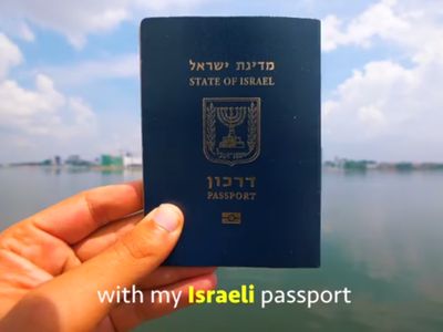 Foto: Ditolak RI, Vlogger Nas Daily Pernah Pamer Paspor Israel