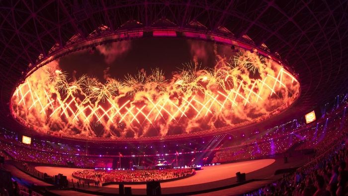 PENUTUPAN ASIAN GAMES 2018 Pesta kembang api menyemarakkan Upacara Penutupan Asian Games ke-18 Tahun 2018 di Stadion Utama GBK, Senayan, Jakarta, Minggu (2/9). ANTARA FOTO/INASGOC/Rosa Panggabean/wsj/18.