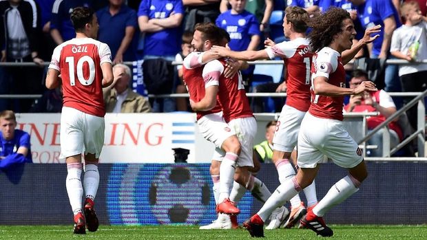 Shkodran Mustafi mencetak gol pertama Arsenal ke gawang Cardiff.