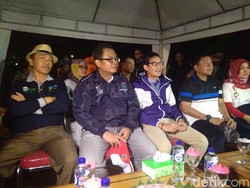 Hujan Mereda, Sandiaga Nobar Closing Asian Games di Taman Menteng