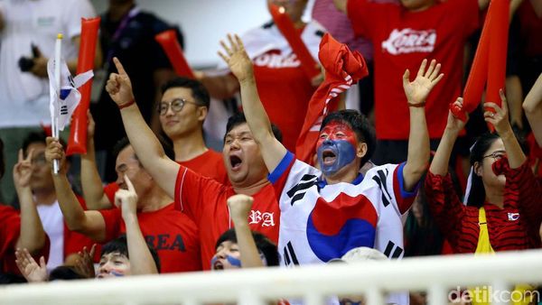 Memotret Aksi Para Suporter di Final Sepakbola Asian Games 2018