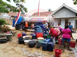 Kekeringan Meluas, BPBD Dropping Air ke Blitar Selatan Tiap Hari