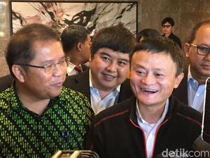 Senyum Lebar Jack Ma Usai Kongkow Bareng Menteri Jokowi