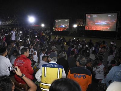 Momen Jokowi Nobar Closing Asian Games Bareng Korban Gempa Lombok