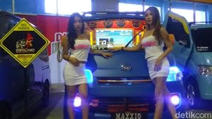 Gadis Makassar dan Mobil Modifikasi