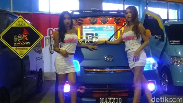 Gadis Makassar dan Mobil Modifikasi