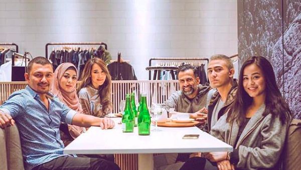 Hobi Masak, Intip 10 Momen Kulineran Ina Thomas