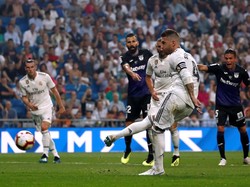 Kemenangan Madrid dimantapkan oleh eksekusi penalti Sergio Ramos lima menit kemudian. Foto: Javier Barbancho/Reuters