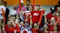Suporter Korea Selatan dan Jepang tampak memenuhi Stadion Pakansari, Bogor, Sabtu (1/9/2018) malam.
