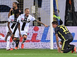 Jerih payah Parma terbayar di menit ke-32 lewat gol Gervinho. Pria asal Pantai Gading itu membobol gawang Juve untuk mengubah skor menjadi 1-1 di hingga akhir babak pertama. (Foto: Alberto Lingria/Reuters)