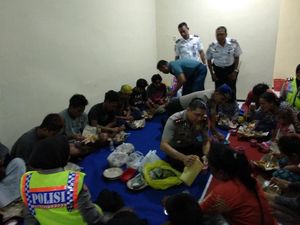 KLM Wahyu Ilahi Terbakar di Laut Flores, Penumpang Berhasil Diselamatkan