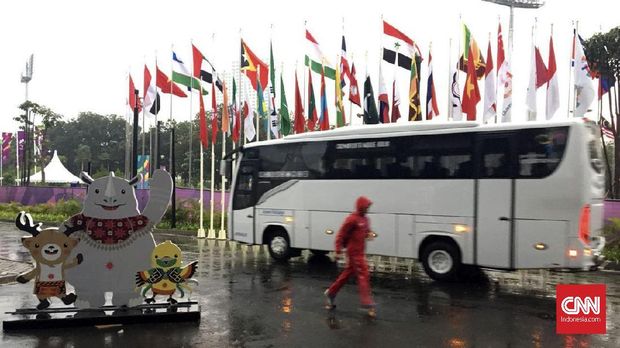 Hujan lebat sempat mengguyur SUGBK satu jam sebelum upacara penutupan Asian Games 2018. (