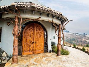 Bukan di Film, Rumah-rumah Ini Ada di Dunia Nyata Lho