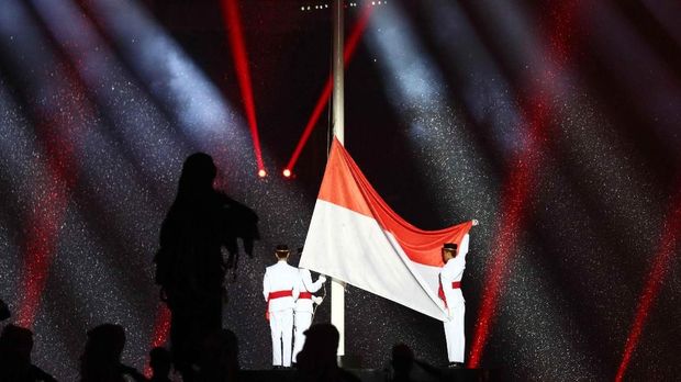 Acara penurunan bendera Merah Putih di upacara penutupan Asian Games 2018. (