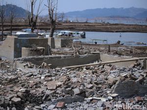 Krisis Kekeringan, Pemprov Jabar Siapkan Hujan Buatan Krisis Kekeringan, Pemprov Jabar Siapkan Hujan Buatan