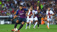 Di masa injury time, Barcelona mendapatkan penalti. Suarez mengambil jatah penalti itu dan menceploskannya ke dalam gawang. Gol Suarez memastikan Barcelona menang dengan skor 8-2 dan menempati puncak klasemen. (Foto: David Ramos/Getty Images)