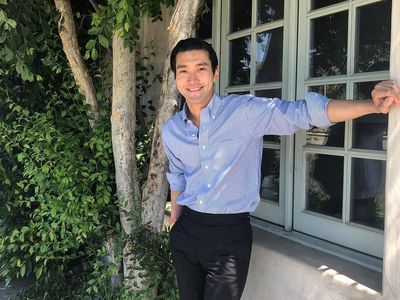 Curi Atensi di Penutupan Asian Games, Begini Gantengnya Siwon Saat Berkemeja