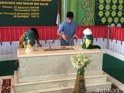 Ke Ponpes Al-Ashriyyah Bogor, Sandi Ziarah ke Makam Habib Saggaf