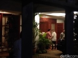 Malam-malam, Ketum PAN Zulkifli Hasan Datangi Rumah Prabowo