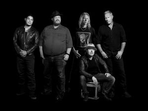 Metallica Rilis Box Set Berisi Wiski dan Vinyl untuk Dinikmati Bersama