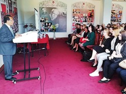 Dubes RI Bunyikan Lonceng Tandai Tahun Ajaran Baru di Rusia