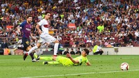 Messi mencetak gol keduanya di laga ini pada menit ke-61, membawa Barcelona memimpin 6-2. (Foto: David Ramos/Getty Images)