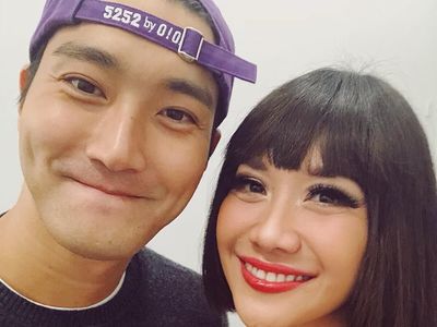 Iri BCL Foto dengan Siwon, Iri Juga Nggak Sama Tubuh Rampingnya?