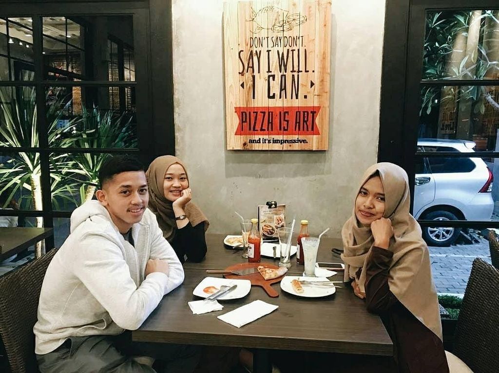 Serunya Momen Kuliner Pebulutangkis Ganteng M Rian Ardianto Serunya Momen Kuliner Pebulutangkis Ganteng M Rian Ardianto