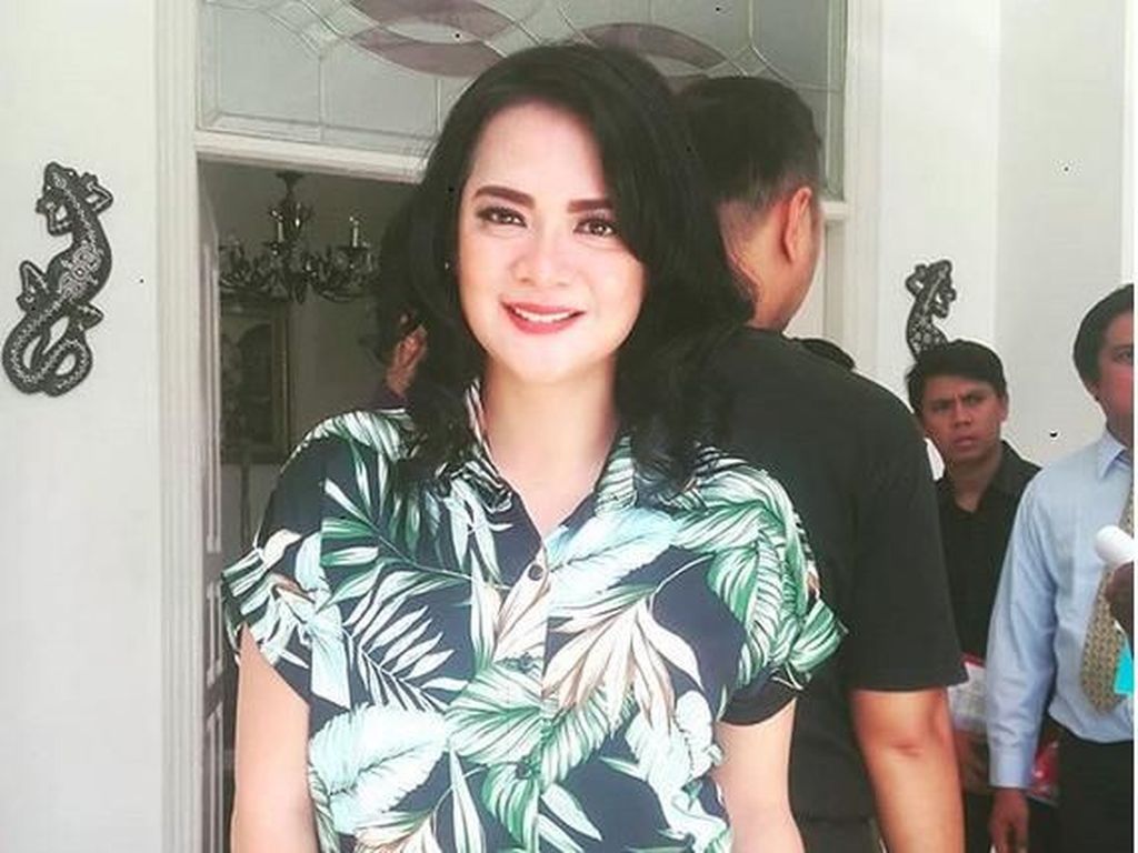 Shezy Idris: Aku Nggak Gila Gugat Cerai Kalau Nggak Sepakat Shezy Idris: Aku Nggak Gila Gugat Cerai Kalau Nggak Sepakat