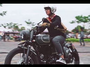 Gaya Putra Jokowi Tunggangi Motor Modifikasi Gaya Putra Jokowi Tunggangi Motor Modifikasi