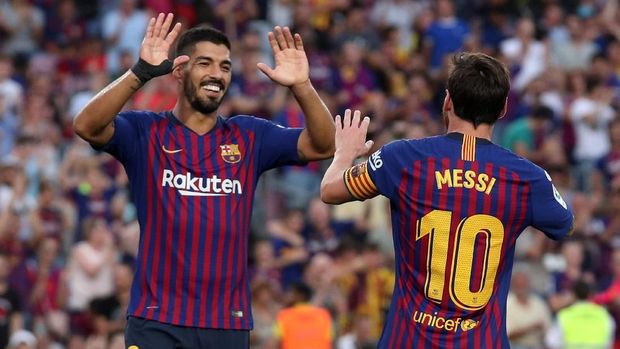 Luis Suarez (kiri) juga sukses mencetak dua gol untuk Barcelona.
