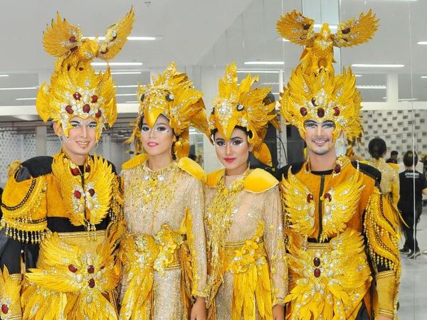 8 Momen Seru Saat Ribuan Orang Dirias di Belakang Panggung Asian Games