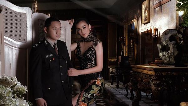 Foto: Gaya Glamor Puteri Indonesia Kezia Warouw saat Dinikahi Polisi