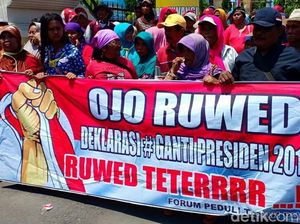 Emak-emak di Banyuwangi Demo Tolak Deklarasi 2019GantiPresiden