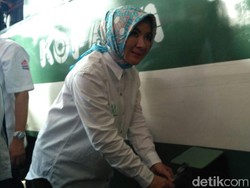 Cek Implementasi B20, Bos Pertamina Jadi Petugas SPBU Dadakan