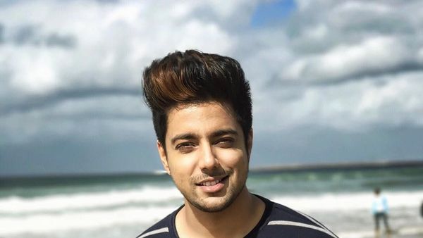 Liburannya Penyanyi India yang Suka Selfie, Siddhart Slathia