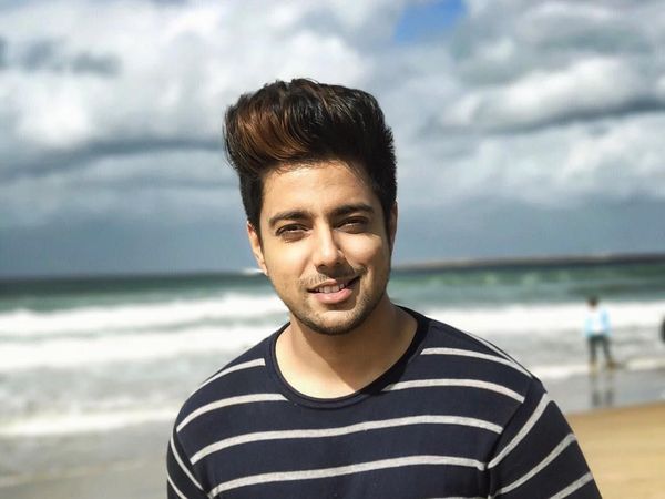 Liburannya Penyanyi India yang Suka Selfie, Siddhart Slathia