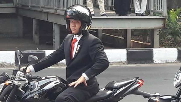 Memacu Adrenalin Bareng Suddum So, Stuntman Jokowi Naik Moge