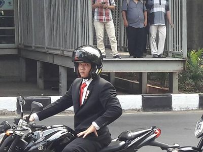 Memacu Adrenalin Bareng Suddum So, Stuntman Jokowi Naik Moge